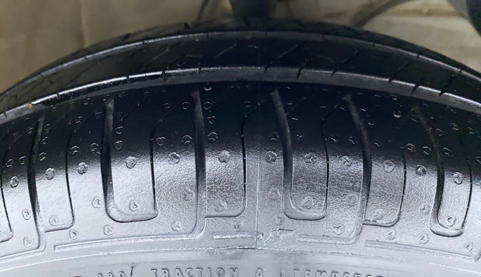 2018 Maruti Dzire VDI, Diesel, Manual, 72,764 km, Right Front Tyre Tread