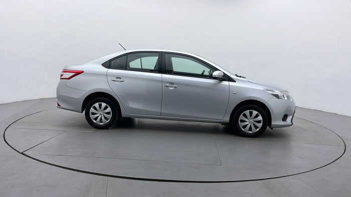TOYOTA YARIS-Right Side View