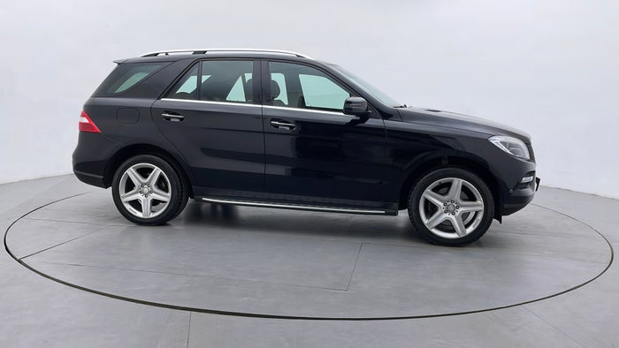 MERCEDES BENZ ML 350-Right Side View
