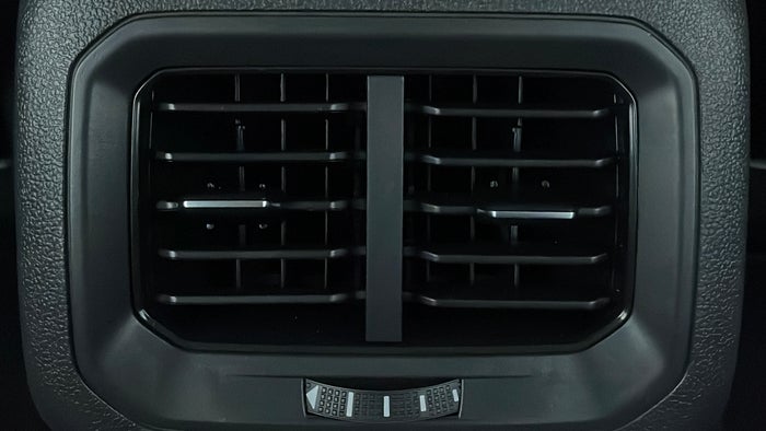 VOLKSWAGEN TIGUAN-Rear AC Vents