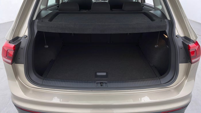VOLKSWAGEN TIGUAN-Boot Inside View