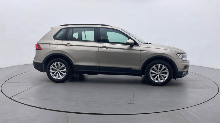 VOLKSWAGEN TIGUAN-Right Side View