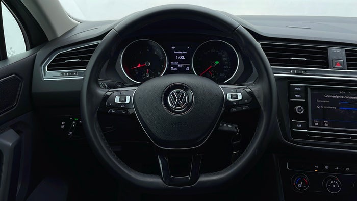 VOLKSWAGEN TIGUAN-Steering Wheel Close-up