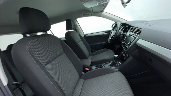 VOLKSWAGEN TIGUAN-Right Side Front Door Cabin View