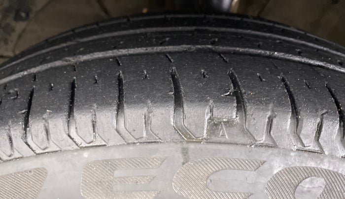 2019 Maruti Swift VXI D, Petrol, Manual, 33,134 km, Left Front Tyre Tread