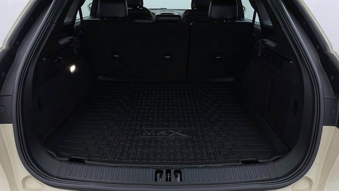 LINCOLN MKX-Boot Inside View
