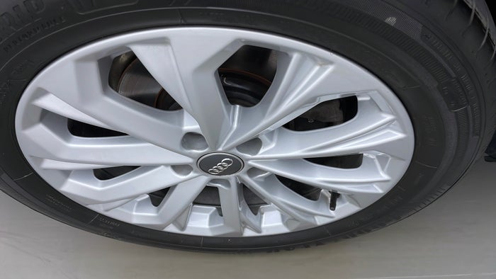 AUDI A4-Alloy Wheel RHS Front Scratch