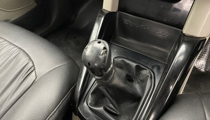 2015 Ford Ecosport 1.5 TREND TDCI, Diesel, Manual, 60,286 km, Gear lever - Knob has minor damage