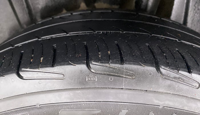 2019 Maruti XL6 ALPHA SHVS  MT, Petrol, Manual, 75,937 km, Left Rear Tyre Tread