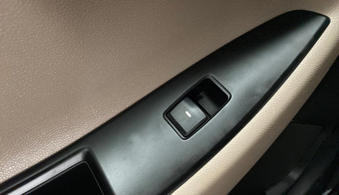 2017 Hyundai Elite i20 SPORTZ 1.2, Petrol, Manual, 16,432 km, Left rear window switch / handle - Switch/handle not functional