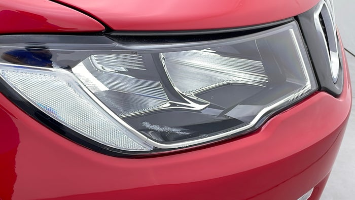 JEEP COMPASS-Head Light RHS Scratch