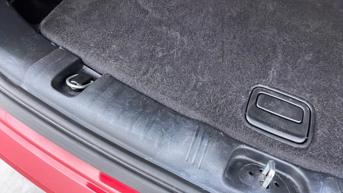 JEEP COMPASS-Dicky /Boot Door Boot interior Scratch