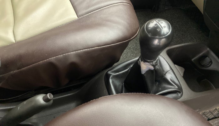 2012 Hyundai Eon MAGNA PLUS, Petrol, Manual, 42,186 km, Gear lever - Boot cover slightly torn
