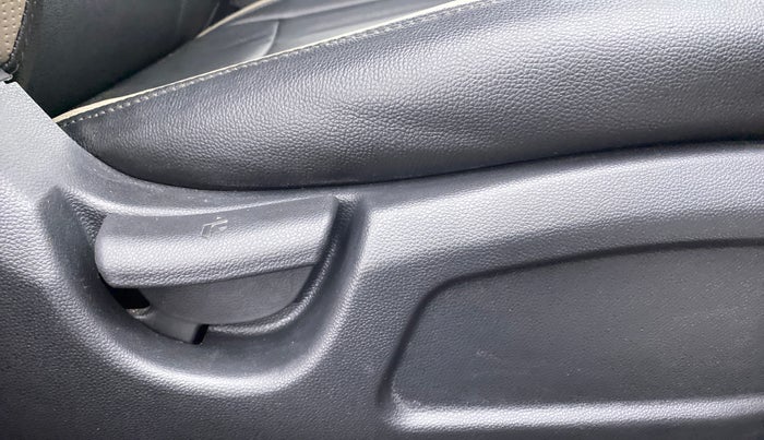 2017 Hyundai Elite i20 MAGNA 1.2, Petrol, Manual, 37,501 km, Driver Side Adjustment Panel