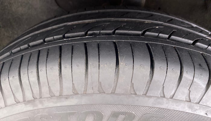 2017 Hyundai Elite i20 MAGNA 1.2, Petrol, Manual, 37,501 km, Left Front Tyre Tread