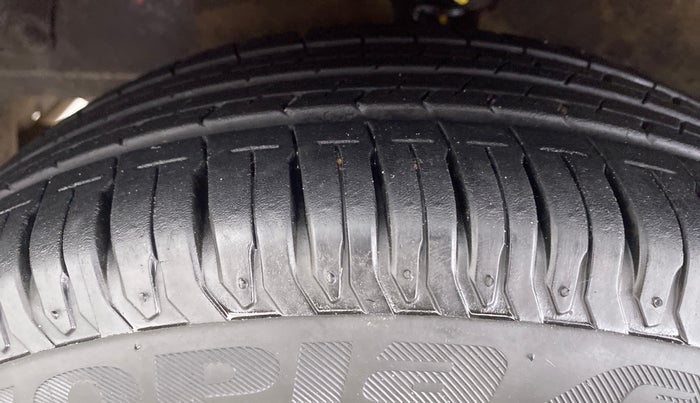 2015 Hyundai Eon MAGNA PLUS, Petrol, Manual, 78,196 km, Left Front Tyre Tread