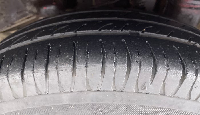 2015 Hyundai Eon MAGNA PLUS, Petrol, Manual, 78,196 km, Left Rear Tyre Tread