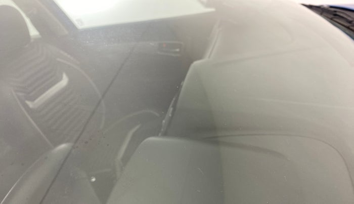 2016 Maruti Vitara Brezza ZDI, Diesel, Manual, 50,729 km, Front windshield - Minor spot on windshield