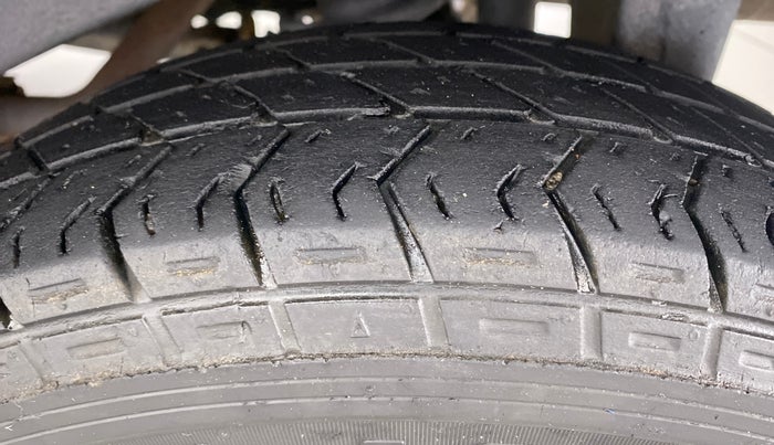 2017 Maruti Eeco 5 STR WITH AC PLUSHTR, Petrol, Manual, 42,906 km, Left Rear Tyre Tread