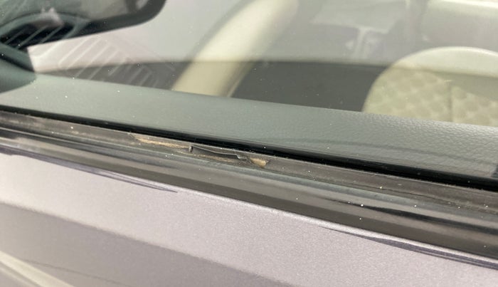 2018 Hyundai Eon MAGNA PLUS OPTIONAL, Petrol, Manual, 12,911 km, Front passenger door - Weather strip has minor damage