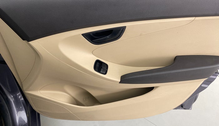 2018 Hyundai Eon MAGNA PLUS OPTIONAL, Petrol, Manual, 12,911 km, Driver Side Door Panels Control