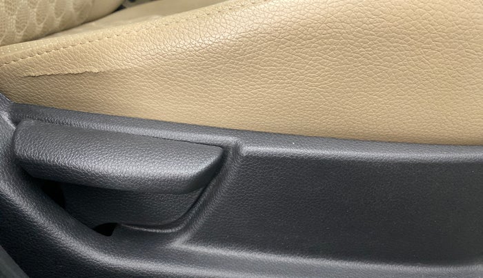 2018 Hyundai Eon MAGNA PLUS OPTIONAL, Petrol, Manual, 12,911 km, Driver Side Adjustment Panel