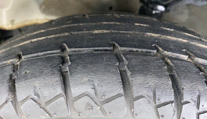 2011 Hyundai Santro Xing GL PLUS, Petrol, Manual, 61,511 km, Left Front Tyre Tread