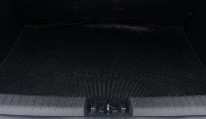 2018 Hyundai Elite i20 SPORTZ 1.4, Diesel, Manual, 52,975 km, Boot Inside
