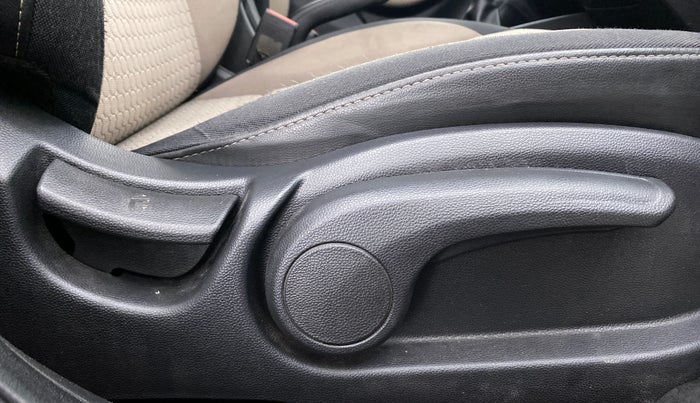 2017 Hyundai Elite i20 SPORTZ 1.2, Petrol, Manual, 51,521 km, Driver Side Adjustment Panel