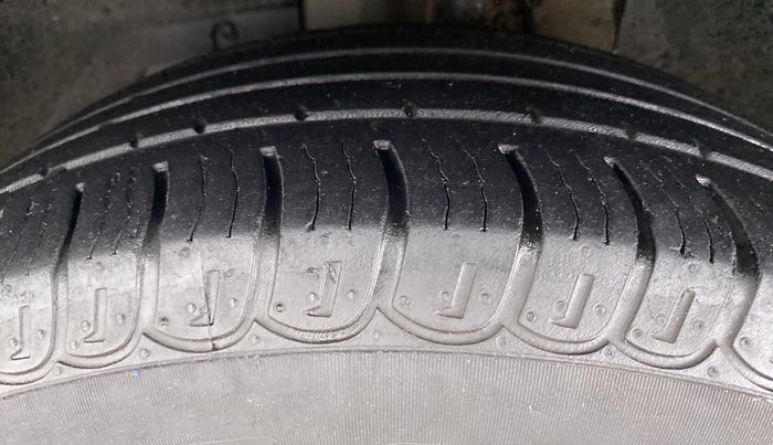 2018 Mahindra XUV500 W7 FWD, Diesel, Manual, 21,334 km, Left Front Tyre Tread