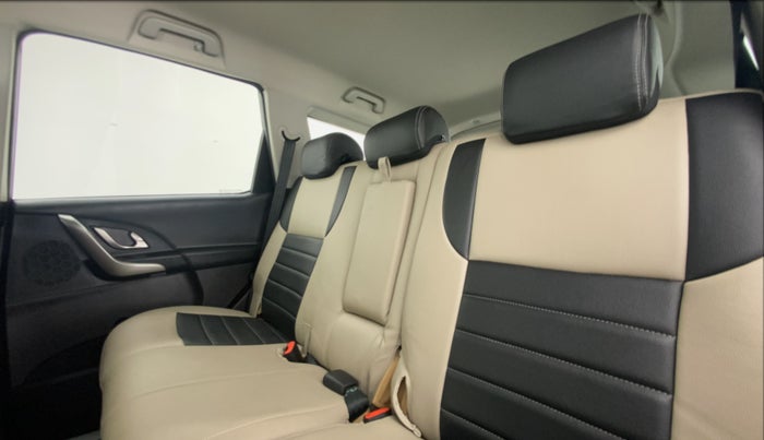 2018 Mahindra XUV500 W7 FWD, Diesel, Manual, 21,334 km, Right Side Rear Door Cabin