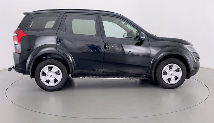 2018 Mahindra XUV500 W7 FWD, Diesel, Manual, 21,334 km, Right Side View