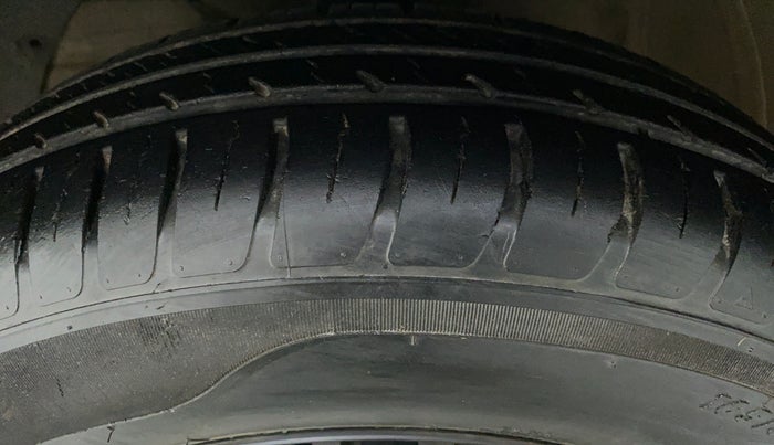 2015 Hyundai Elite i20 ASTA 1.2, Petrol, Manual, 50,067 km, Right Rear Tyre Tread