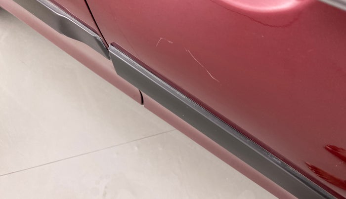 2018 Maruti Ciaz ALPHA 1.4 VVT AMT, Petrol, Automatic, 64,417 km, Driver-side door - Minor scratches