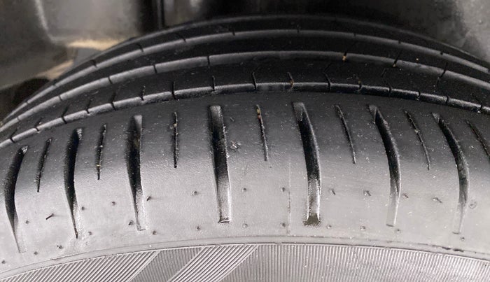 2018 Maruti Ciaz ALPHA 1.4 VVT AMT, Petrol, Automatic, 64,417 km, Right Rear Tyre Tread