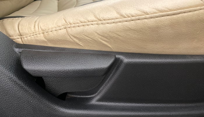 2017 Hyundai Eon ERA PLUS (O), Petrol, Manual, 29,767 km, Driver Side Adjustment Panel