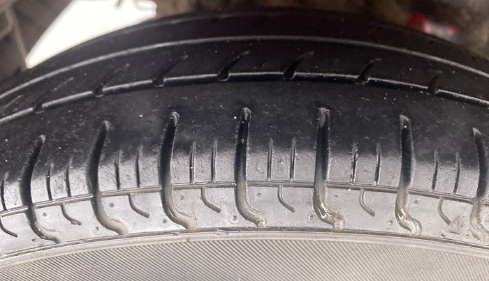 2017 Hyundai Eon ERA PLUS (O), Petrol, Manual, 29,767 km, Right Rear Tyre Tread