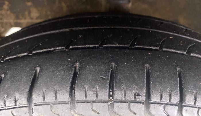 2017 Hyundai Eon ERA PLUS (O), Petrol, Manual, 29,767 km, Left Front Tyre Tread
