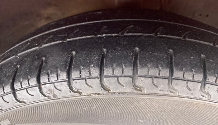 2017 Hyundai Eon ERA PLUS (O), Petrol, Manual, 29,767 km, Right Front Tyre Tread