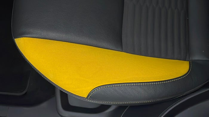FORD FOCUS-Seat 2nd row LHS Stain