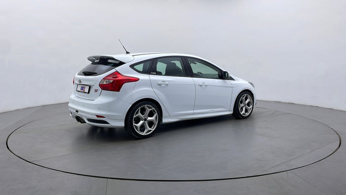 FORD FOCUS-Right Back Diagonal (45- Degree) View