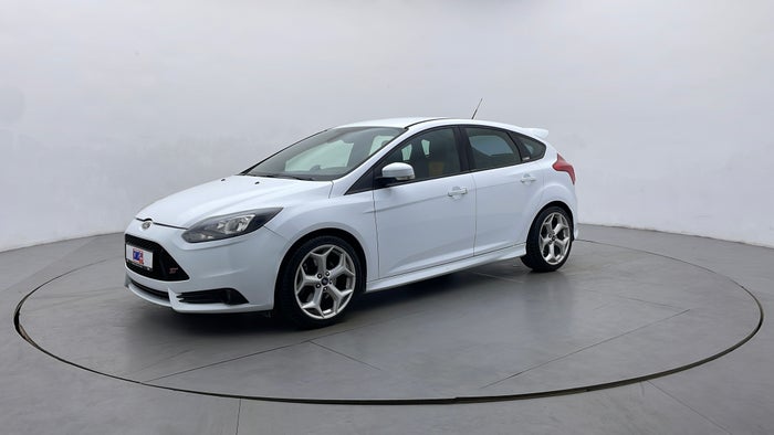 FORD FOCUS-Left Front Diagonal (45- Degree) View