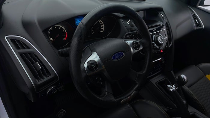 FORD FOCUS-Steering Wheel Trim Faded