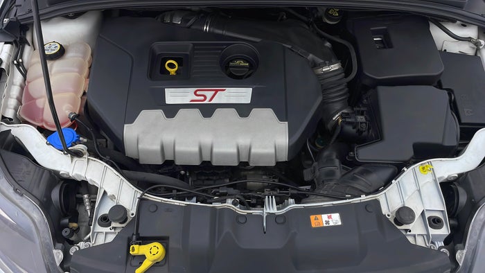 FORD FOCUS-Engine Bonet View