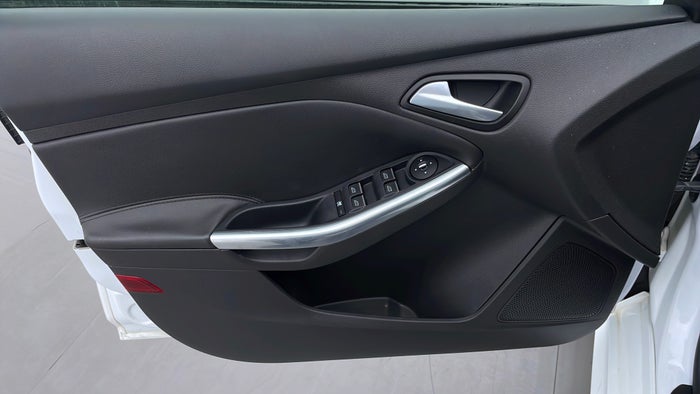 FORD FOCUS-Driver Side Door Panels Controls