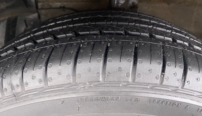 2017 Maruti Ciaz ALPHA 1.3 DDIS SHVS, Diesel, Manual, 71,650 km, Left Front Tyre Tread