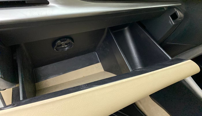 2018 Toyota YARIS J MT, Petrol, Manual, 49,147 km, Cooled Glove Box
