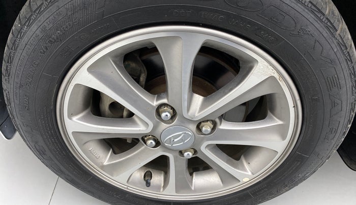 2016 Hyundai Grand i10 ASTA 1.1 (O) CRDI, Diesel, Manual, 43,525 km, Left front tyre - Minor crack