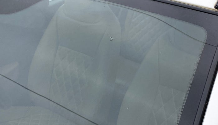 2016 Hyundai Grand i10 ASTA 1.1 (O) CRDI, Diesel, Manual, 43,525 km, Front windshield - Minor spot on windshield