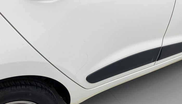 2016 Hyundai Grand i10 ASTA 1.1 (O) CRDI, Diesel, Manual, 43,525 km, Right rear door - Minor scratches